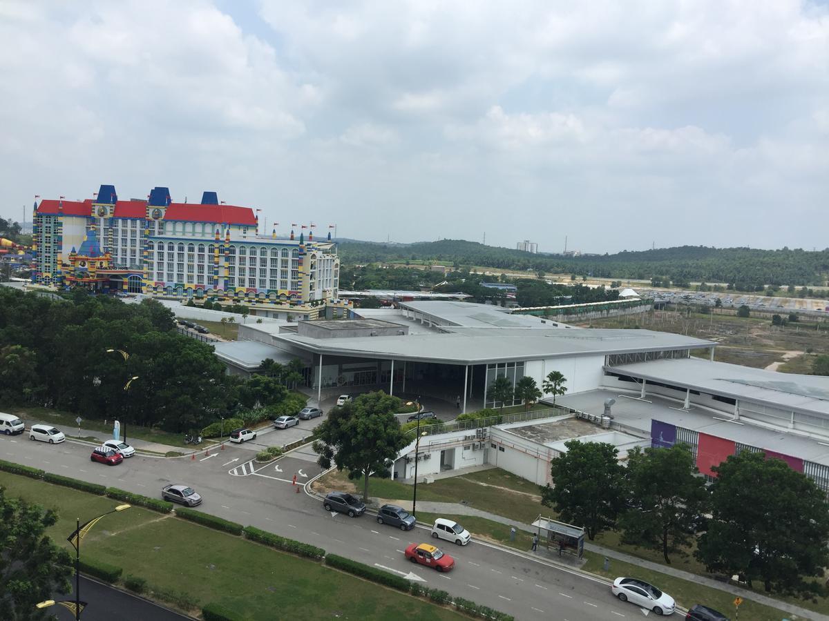 Апартаменти Afiniti Residensi Legoland Medini Нусаяя Екстер'єр фото
